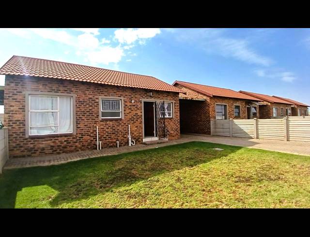 2 BEDROOM TOWNHOUSE FOR SALE IN RIVERSDALE